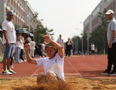 校運(yùn)會攝影大賽優(yōu)秀作品—乘風(fēng)破浪（作者：楊龍美）