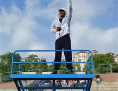 校運(yùn)會(huì)攝影大賽優(yōu)秀作品—聯(lián)系中(作者:申根喜)