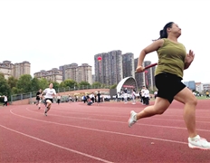 校運(yùn)會(huì)攝影大賽優(yōu)秀作品—彎道(作者:顧小林)