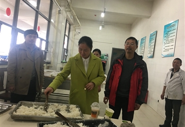 以常態檢查護衛師生舌尖上的安全