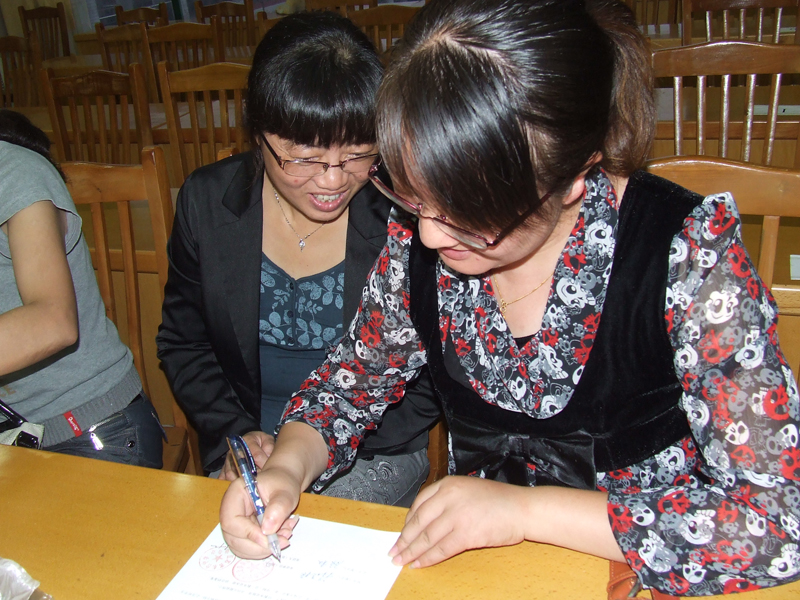 新老教師簽訂掛鉤結對合同